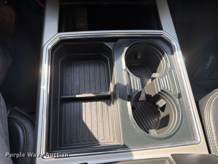 image for item FT6355 2020 Ford F350 Super Duty Crew Cab pickup truck