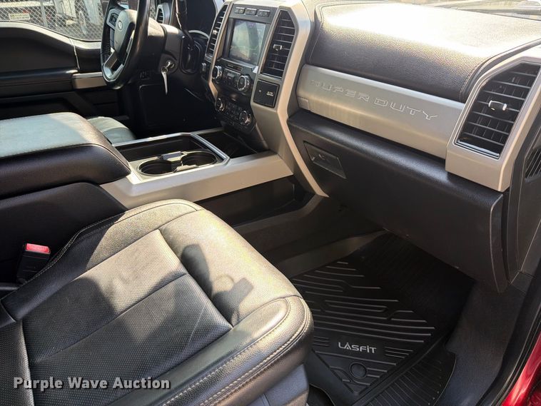 image for item FT6355 2020 Ford F350 Super Duty Crew Cab pickup truck