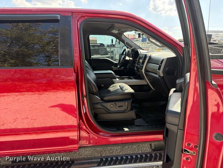 image for item FT6355 2020 Ford F350 Super Duty Crew Cab pickup truck
