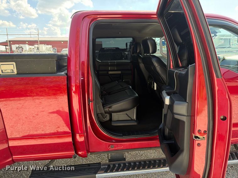 image for item FT6355 2020 Ford F350 Super Duty Crew Cab pickup truck