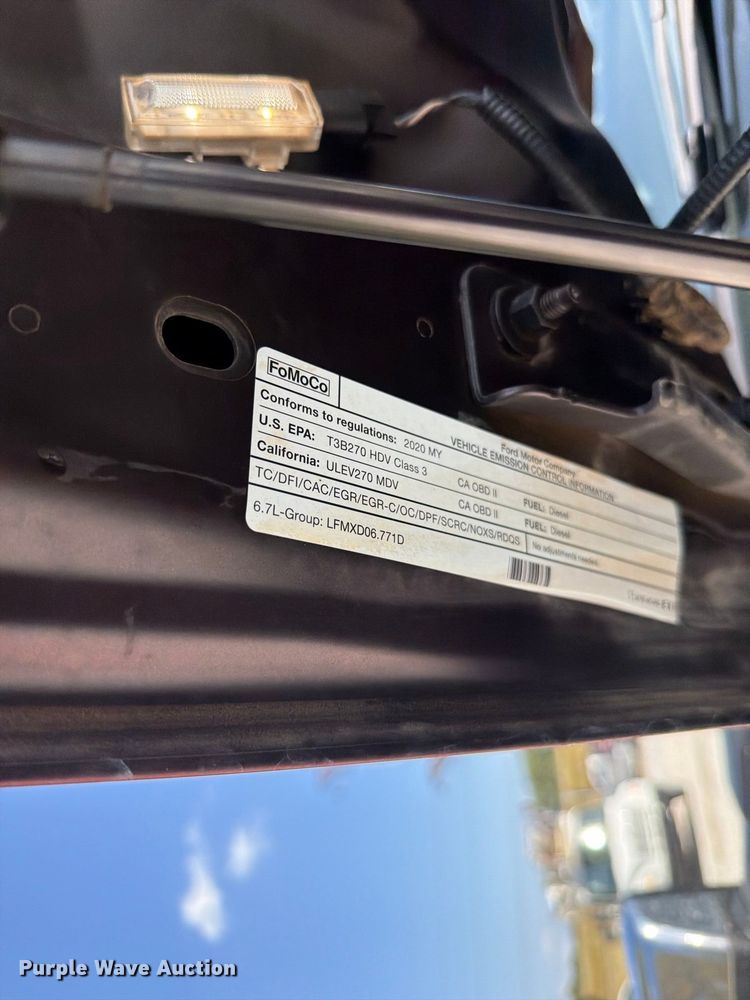 image for item FT6355 2020 Ford F350 Super Duty Crew Cab pickup truck