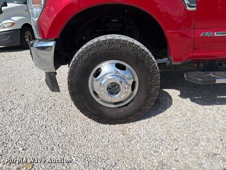 image for item FT6355 2020 Ford F350 Super Duty Crew Cab pickup truck