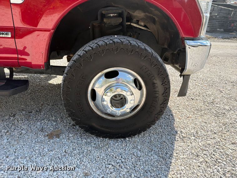 image for item FT6355 2020 Ford F350 Super Duty Crew Cab pickup truck