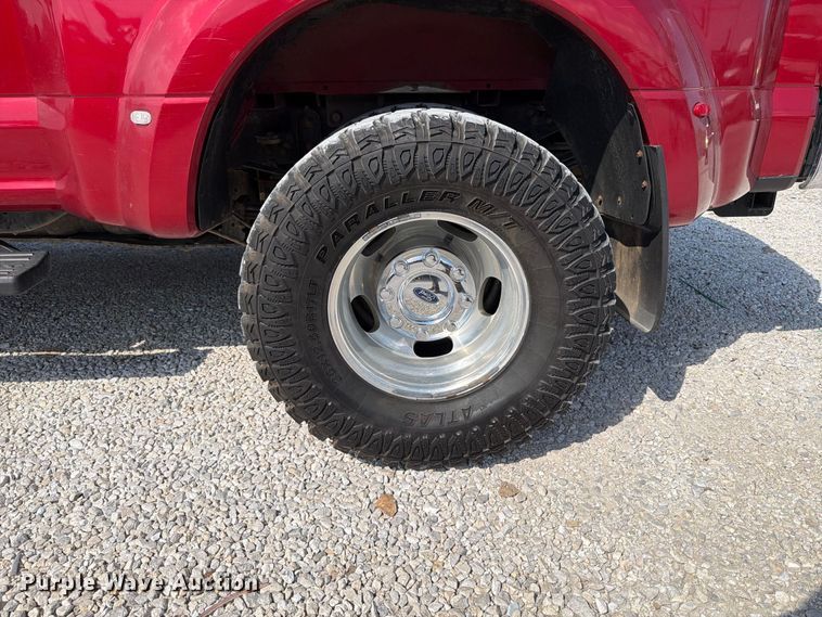 image for item FT6355 2020 Ford F350 Super Duty Crew Cab pickup truck