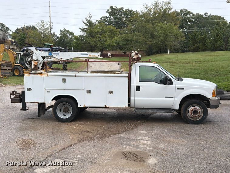 image for item FT6358 2001 Ford F550 Super Duty XL utility / service truck