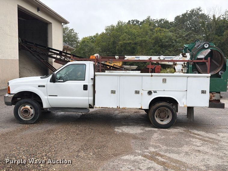 image for item FT6358 2001 Ford F550 Super Duty XL utility / service truck