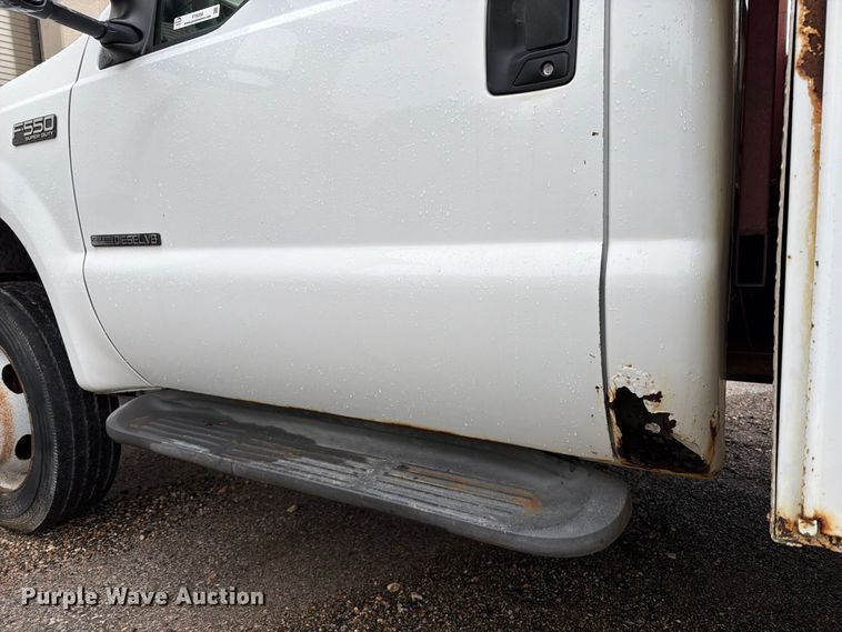 image for item FT6358 2001 Ford F550 Super Duty XL utility / service truck