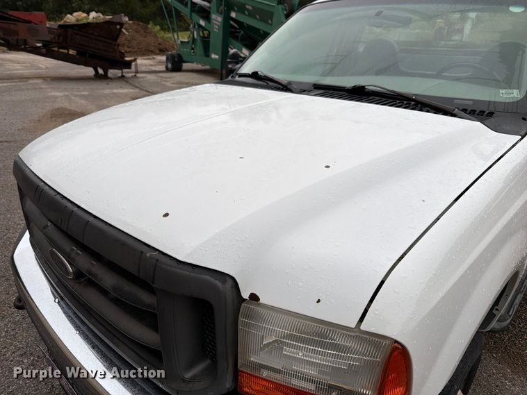 image for item FT6358 2001 Ford F550 Super Duty XL utility / service truck