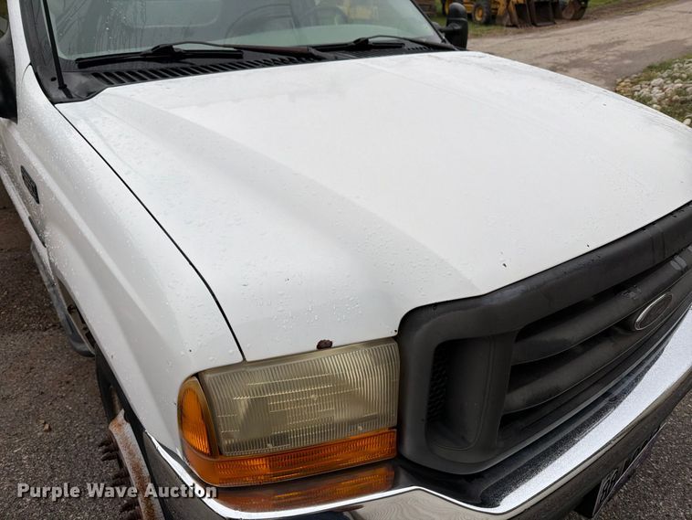 image for item FT6358 2001 Ford F550 Super Duty XL utility / service truck