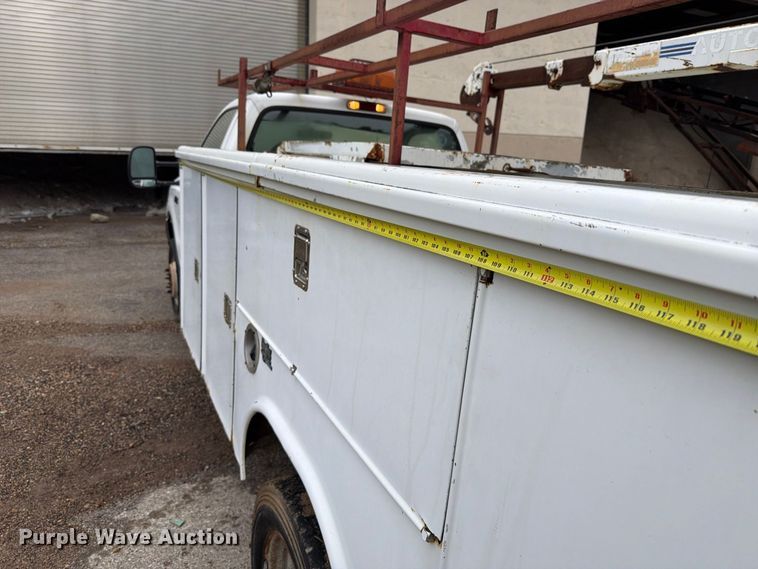 image for item FT6358 2001 Ford F550 Super Duty XL utility / service truck