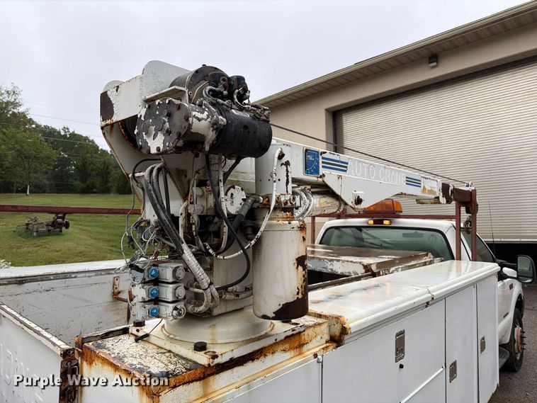 image for item FT6358 2001 Ford F550 Super Duty XL utility / service truck