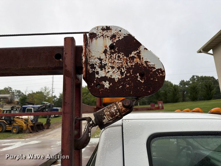 image for item FT6358 2001 Ford F550 Super Duty XL utility / service truck