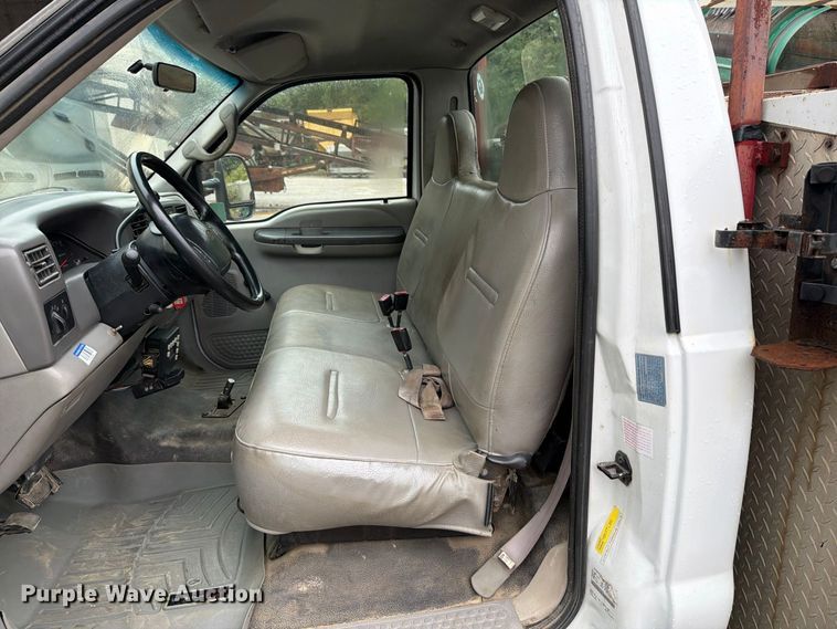 image for item FT6358 2001 Ford F550 Super Duty XL utility / service truck