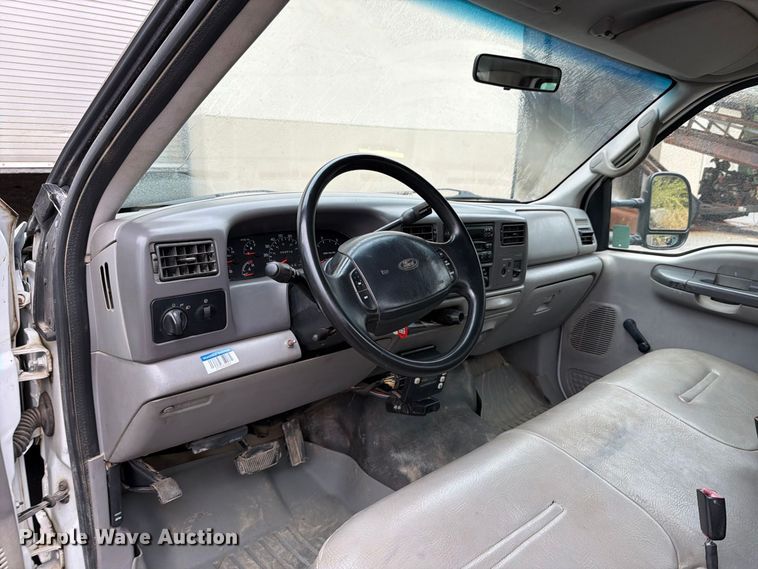 image for item FT6358 2001 Ford F550 Super Duty XL utility / service truck