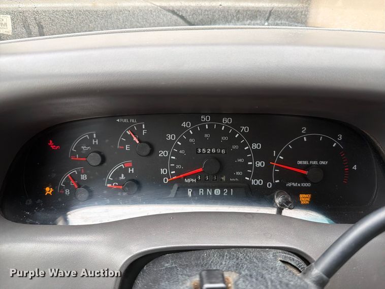 image for item FT6358 2001 Ford F550 Super Duty XL utility / service truck