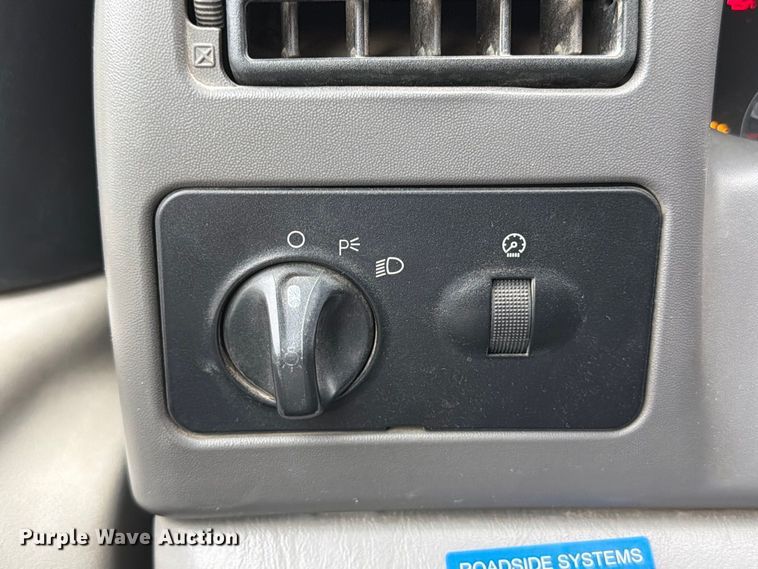 image for item FT6358 2001 Ford F550 Super Duty XL utility / service truck