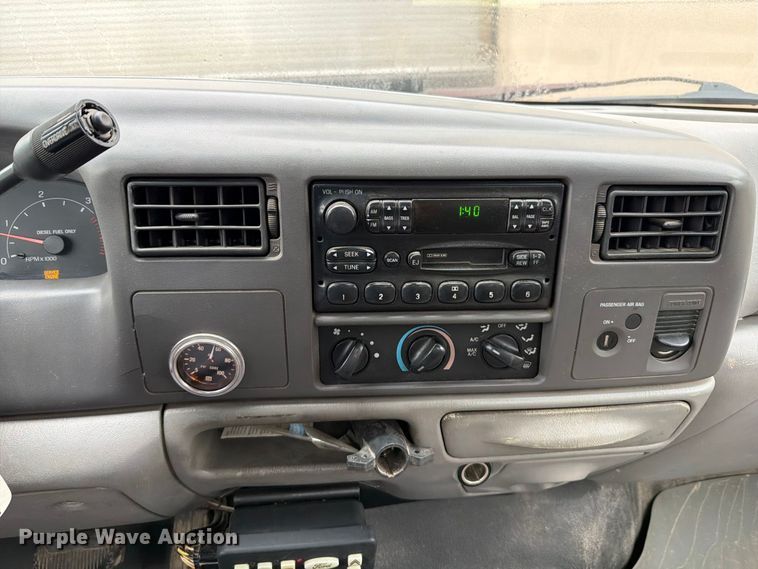image for item FT6358 2001 Ford F550 Super Duty XL utility / service truck