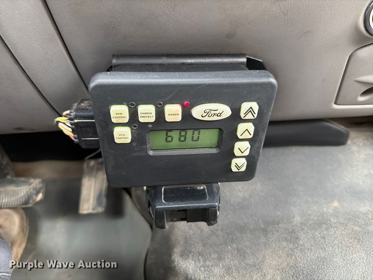 image for item FT6358 2001 Ford F550 Super Duty XL utility / service truck
