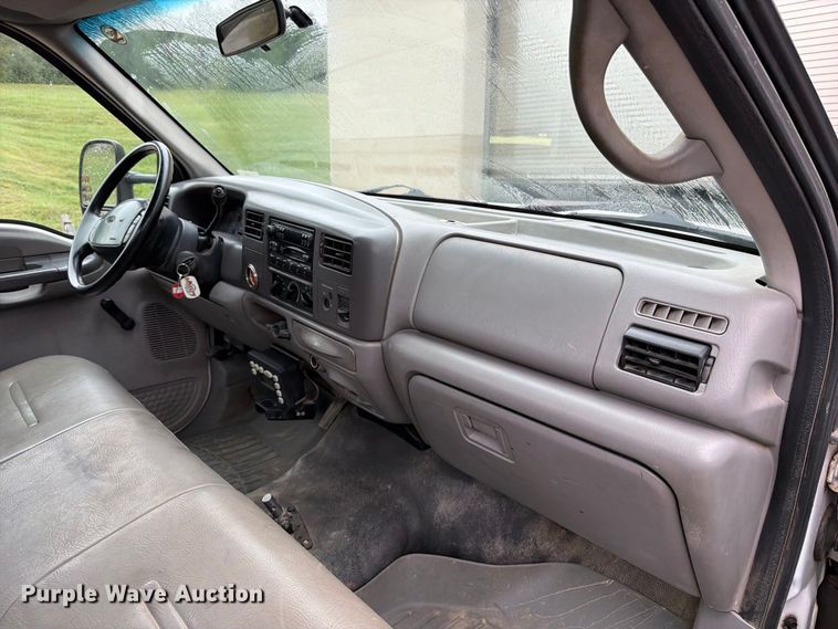 image for item FT6358 2001 Ford F550 Super Duty XL utility / service truck