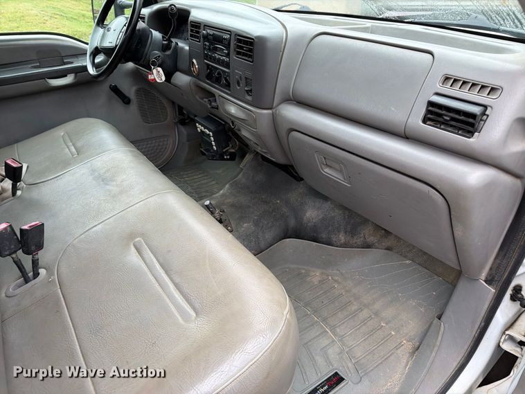 image for item FT6358 2001 Ford F550 Super Duty XL utility / service truck