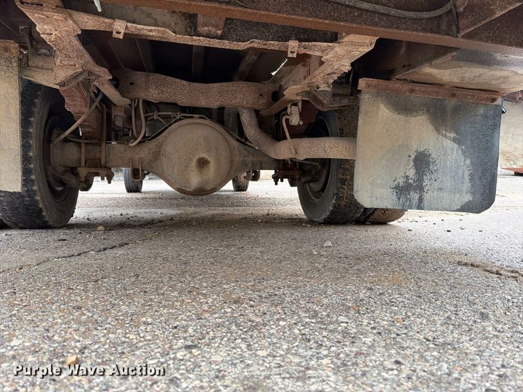 image for item FT6358 2001 Ford F550 Super Duty XL utility / service truck
