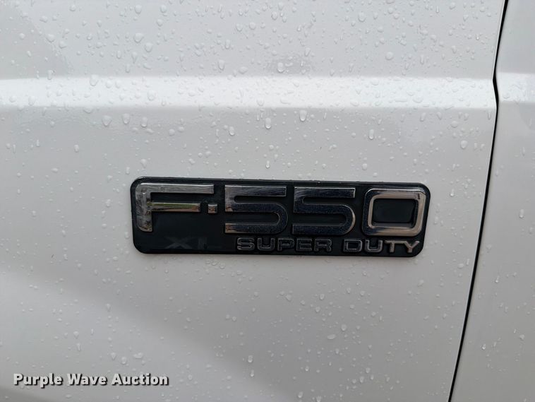 image for item FT6358 2001 Ford F550 Super Duty XL utility / service truck