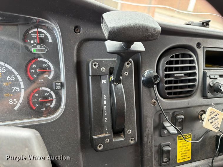 image for item FT6364 2014 Freightliner M2 box truck