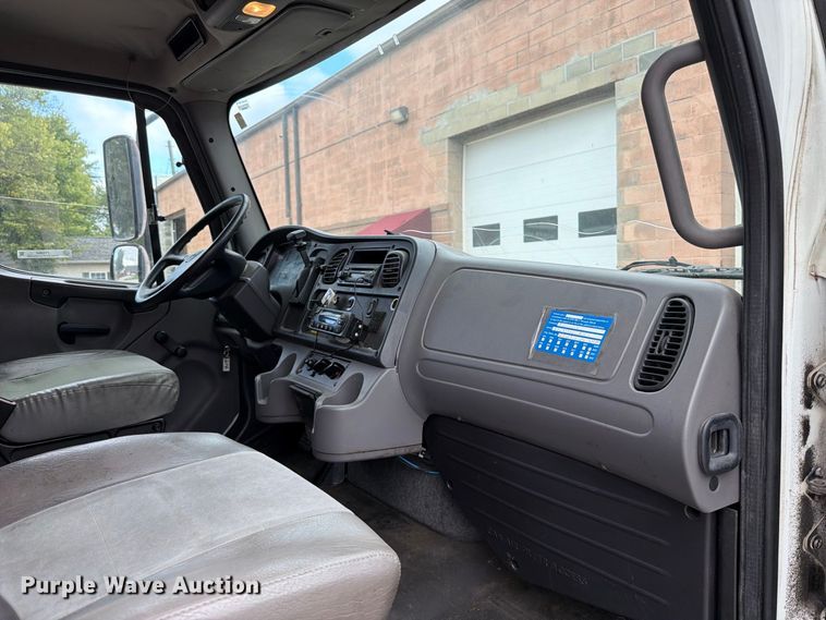 image for item FT6364 2014 Freightliner M2 box truck