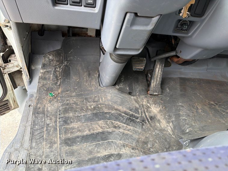 image for item FT6365 2005 Mitsubishi Fuso FE649 box truck