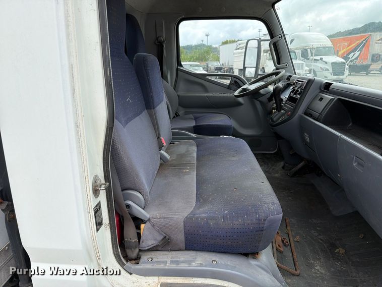 image for item FT6365 2005 Mitsubishi Fuso FE649 box truck