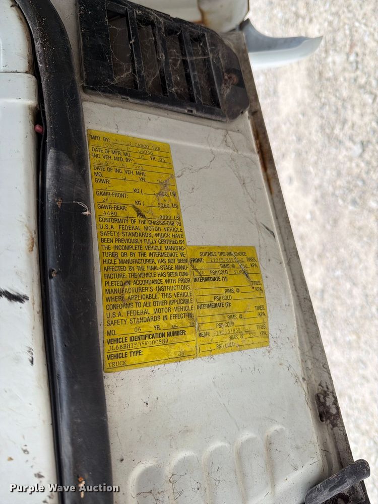 image for item FT6365 2005 Mitsubishi Fuso FE649 box truck