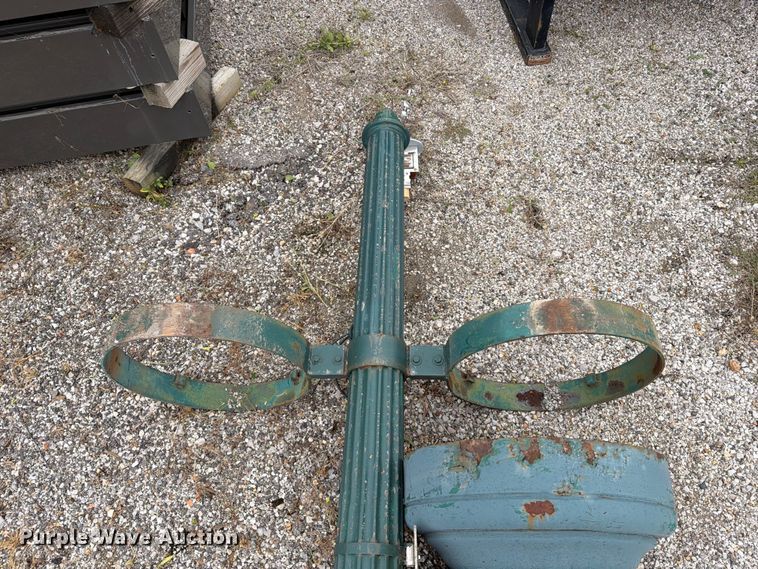 image for item FT6374 (4) Lamp posts