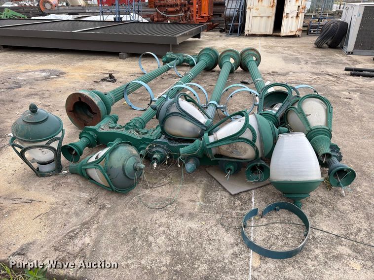 image for item FT6375 (4) Lamp posts