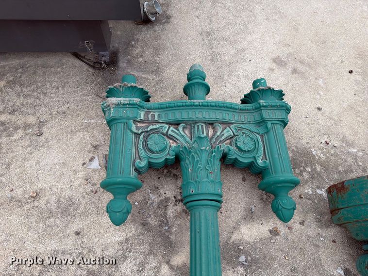 image for item FT6375 (4) Lamp posts