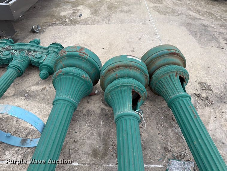 image for item FT6375 (4) Lamp posts