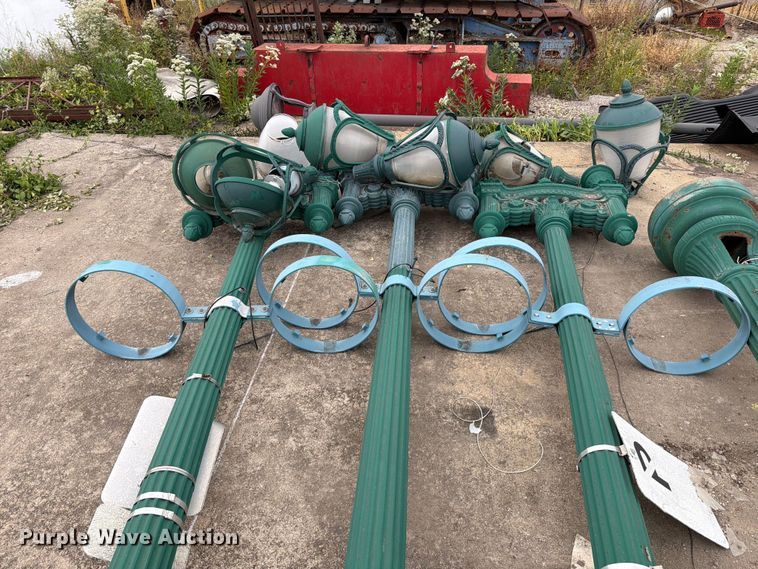 image for item FT6375 (4) Lamp posts