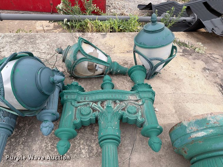 image for item FT6375 (4) Lamp posts