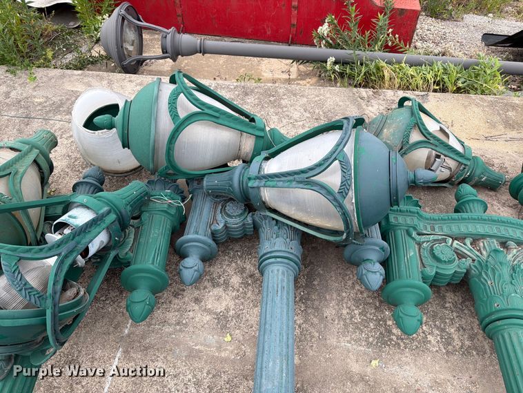 image for item FT6375 (4) Lamp posts
