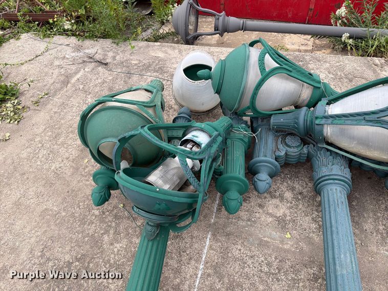 image for item FT6375 (4) Lamp posts