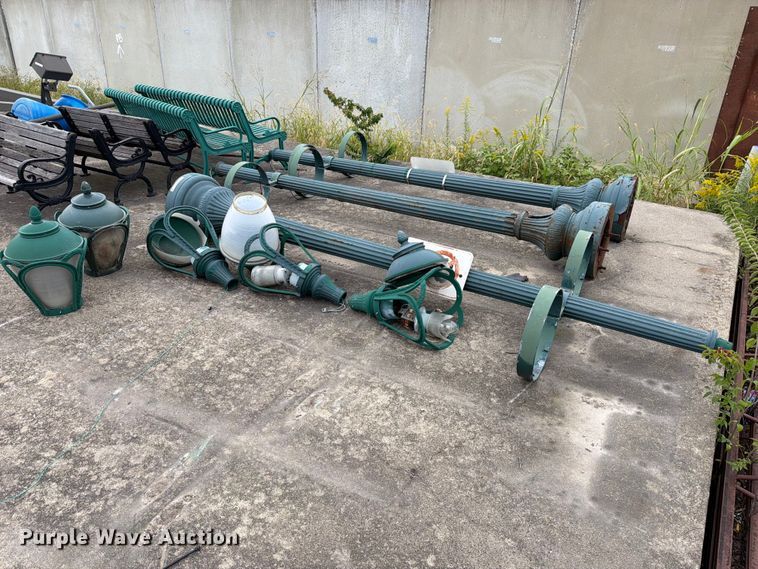 image for item FT6376 (3) Lamp posts