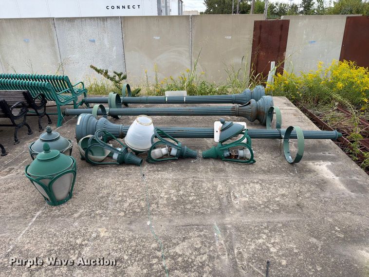 image for item FT6376 (3) Lamp posts