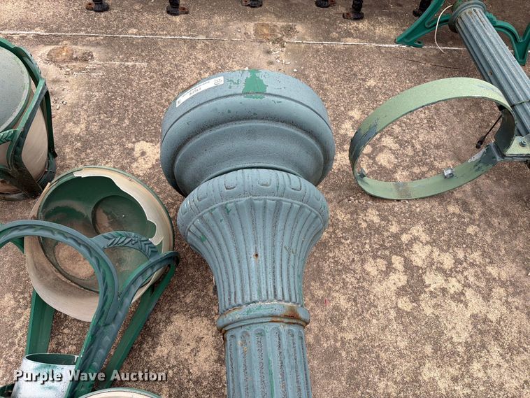 image for item FT6376 (3) Lamp posts