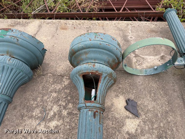 image for item FT6376 (3) Lamp posts