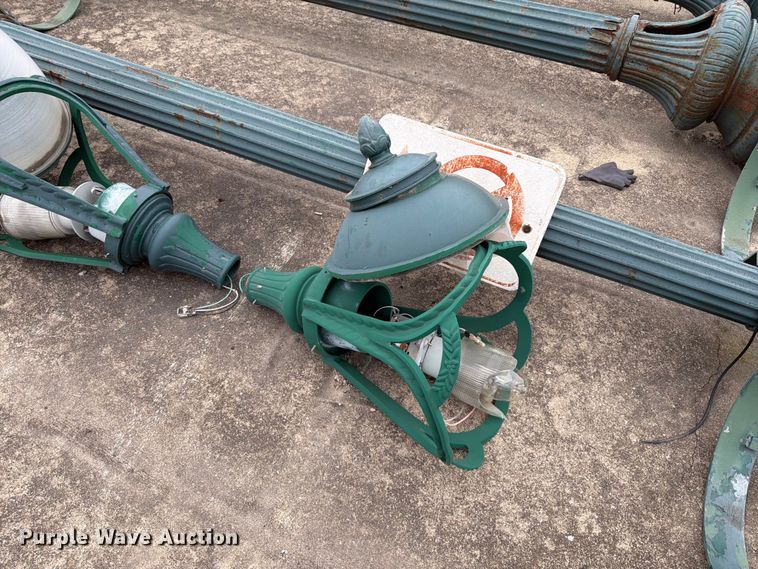 image for item FT6376 (3) Lamp posts