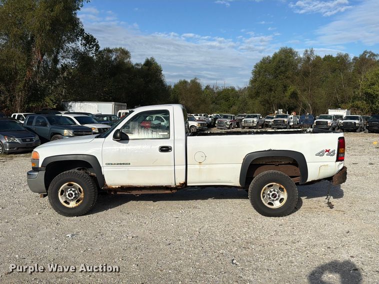 image for item FT6383 2004 GMC Sierra 2500HD pickup truck
