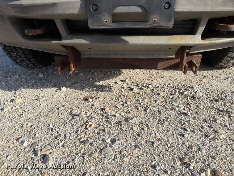 image for item FT6383 2004 GMC Sierra 2500HD pickup truck