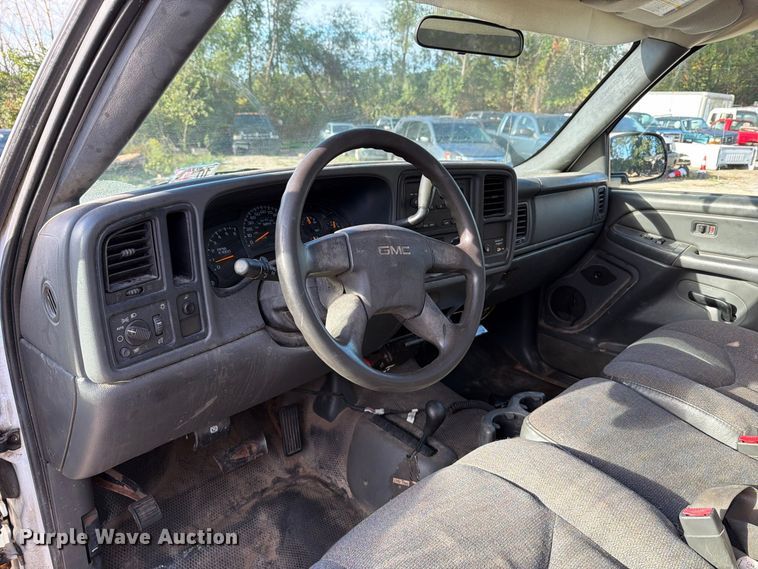 image for item FT6383 2004 GMC Sierra 2500HD pickup truck