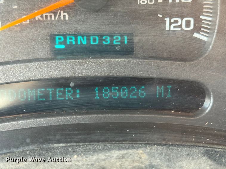 image for item FT6383 2004 GMC Sierra 2500HD pickup truck