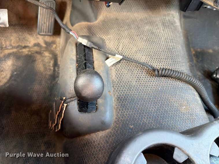 image for item FT6383 2004 GMC Sierra 2500HD pickup truck