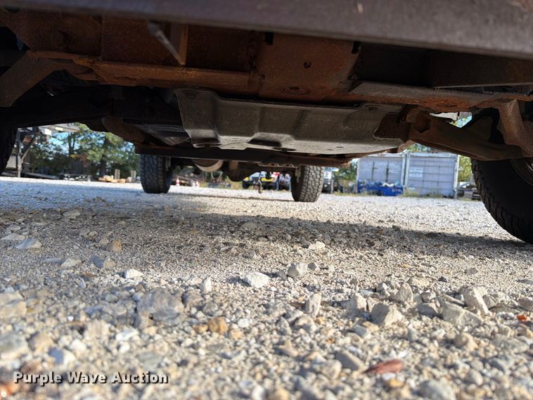image for item FT6383 2004 GMC Sierra 2500HD pickup truck